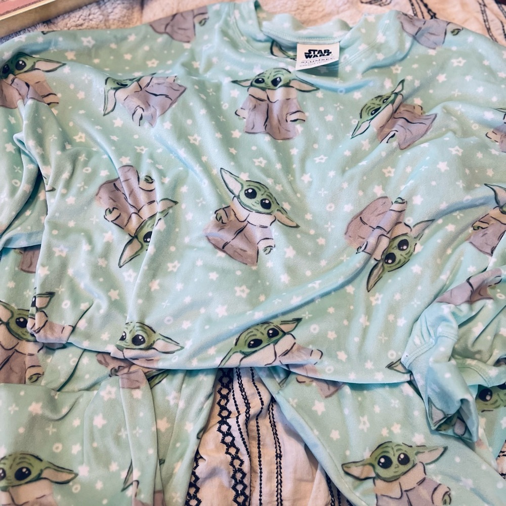 Nwot 2 Piece Star Wars Slumber Women's Pajamas View 2